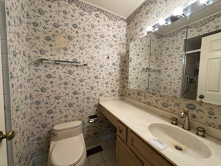 19W244 Governors Trail Oak Brook IL 60523