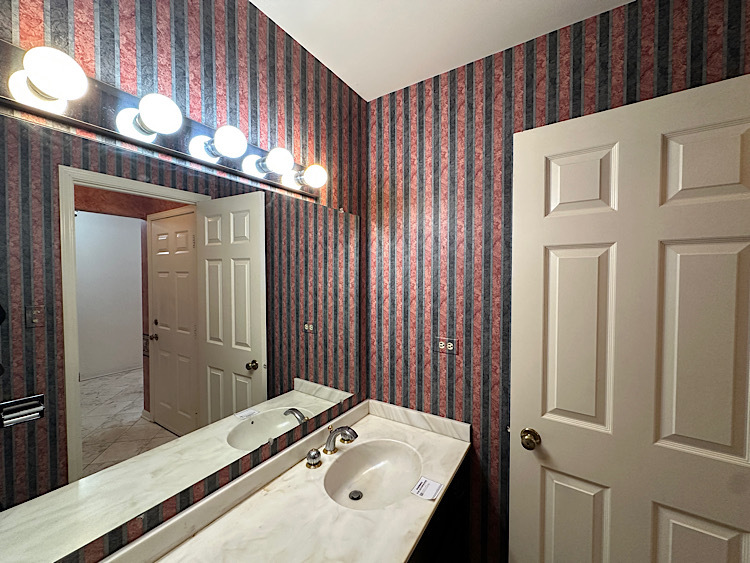 19W244 Governors Trail Oak Brook IL 60523
