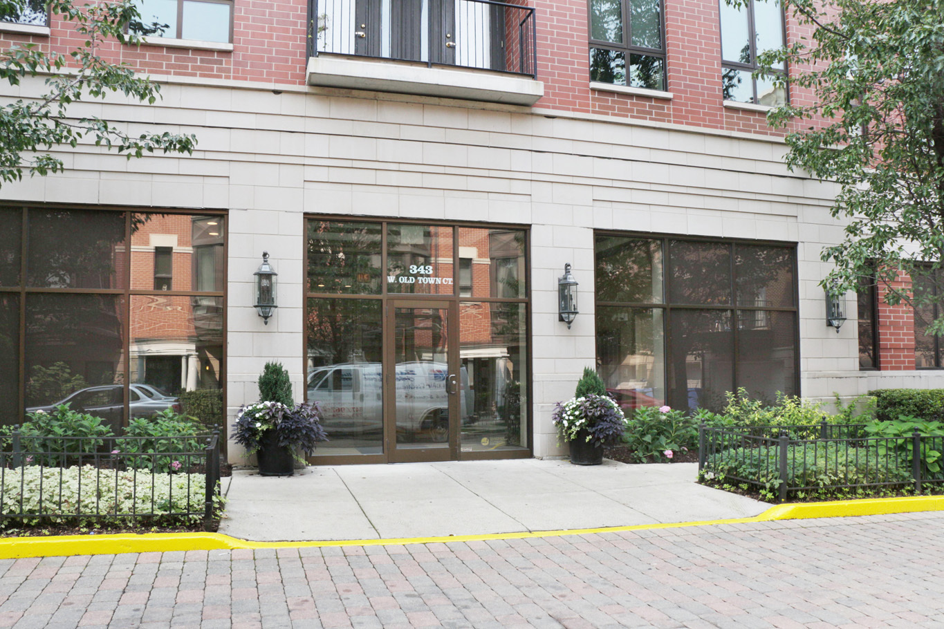 343 West Old Town Court Chicago IL 60610