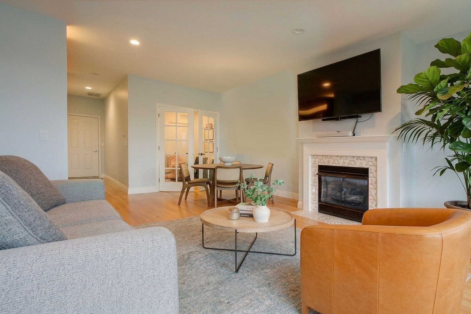 343 West Old Town Court Chicago IL 60610