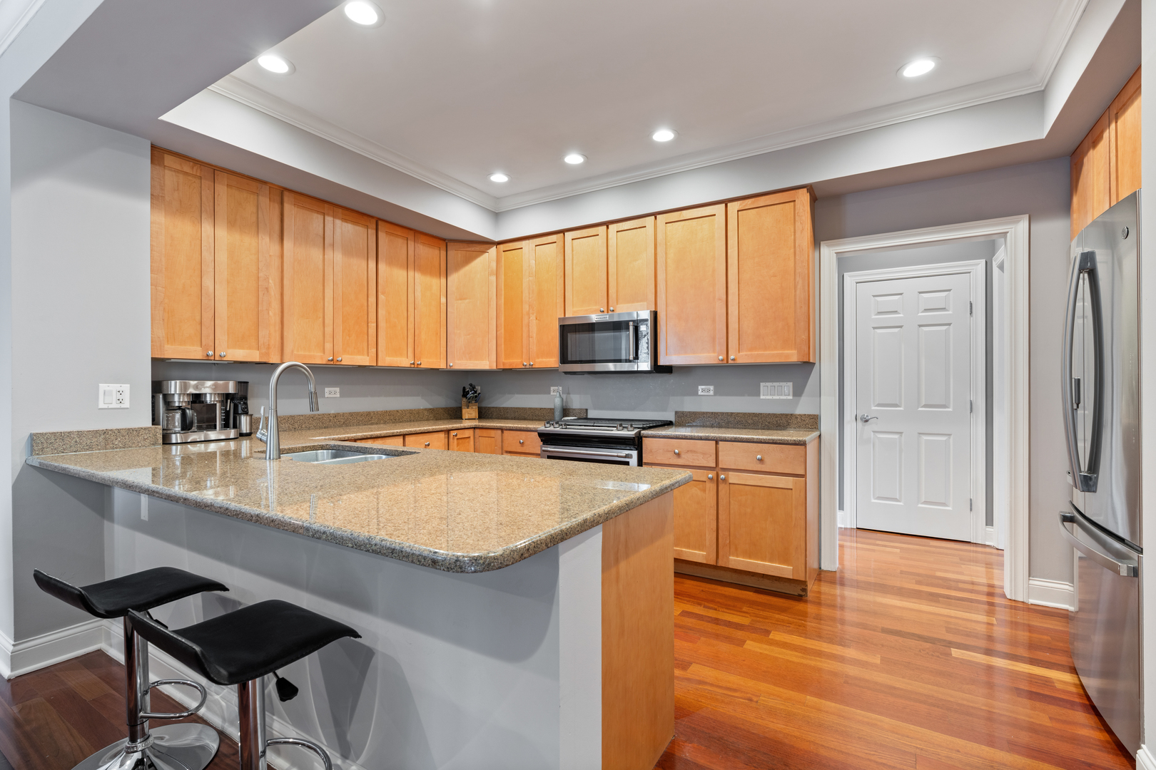 1056 West Lawrence Avenue Chicago IL 60640