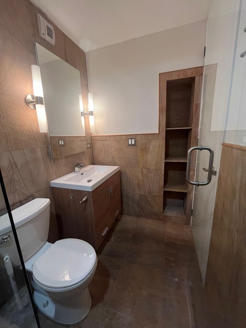 1660 North La Salle Drive Chicago IL 60614