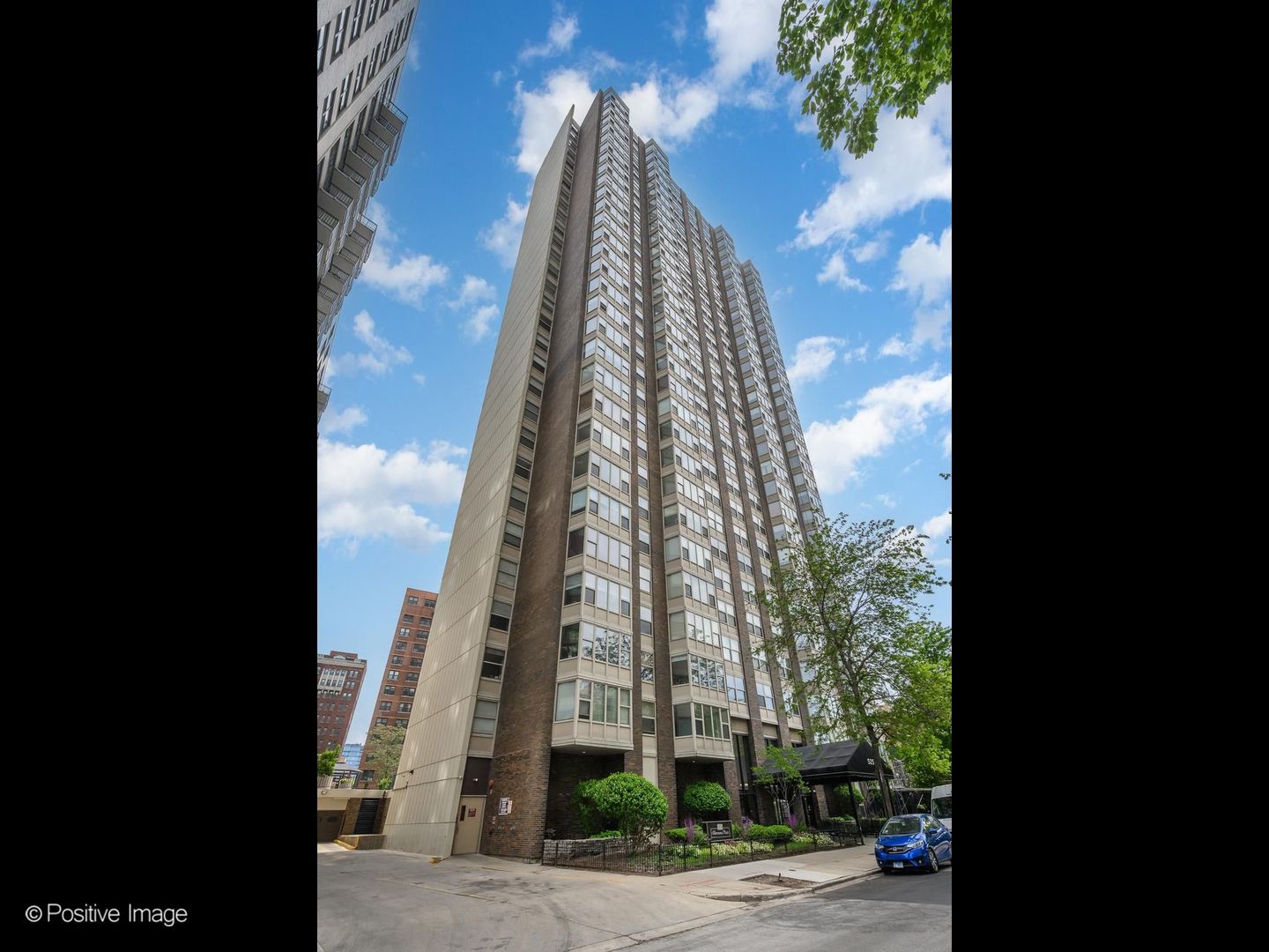 525 West Hawthorne Place Chicago IL 60657