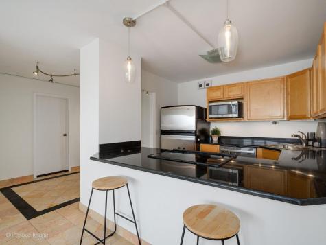 525 West Hawthorne Place Chicago IL 60657