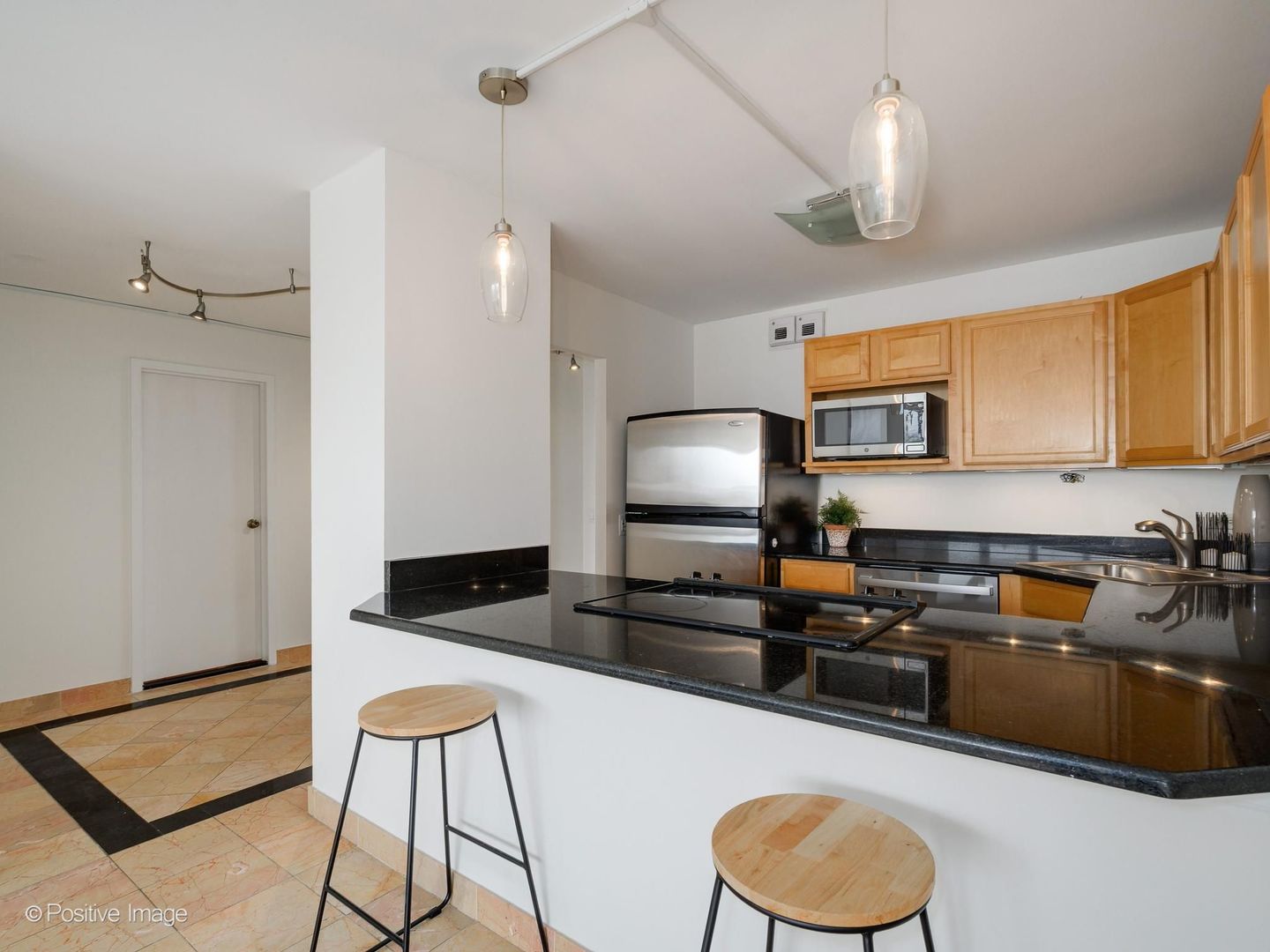525 West Hawthorne Place Chicago IL 60657