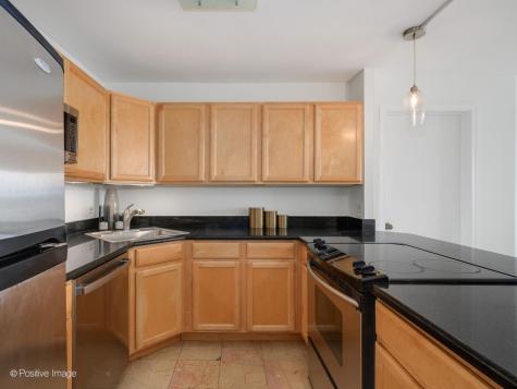 525 West Hawthorne Place Chicago IL 60657