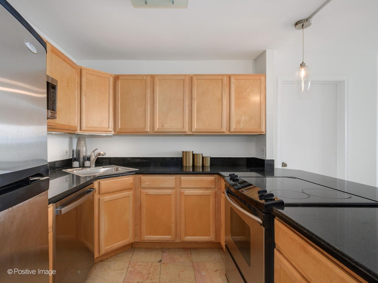 525 West Hawthorne Place Chicago IL 60657