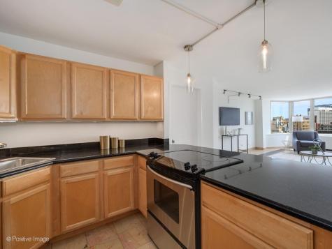 525 West Hawthorne Place Chicago IL 60657