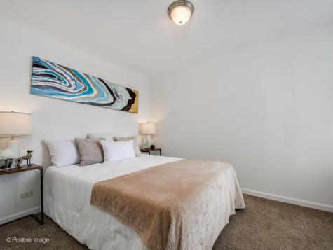 525 West Hawthorne Place Chicago IL 60657