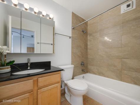 525 West Hawthorne Place Chicago IL 60657