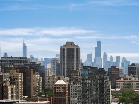 525 West Hawthorne Place Chicago IL 60657
