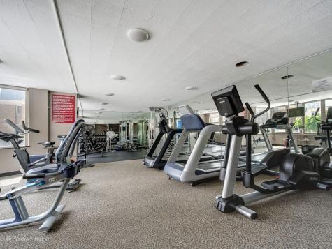 525 West Hawthorne Place Chicago IL 60657