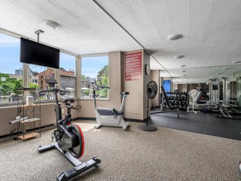 525 West Hawthorne Place Chicago IL 60657