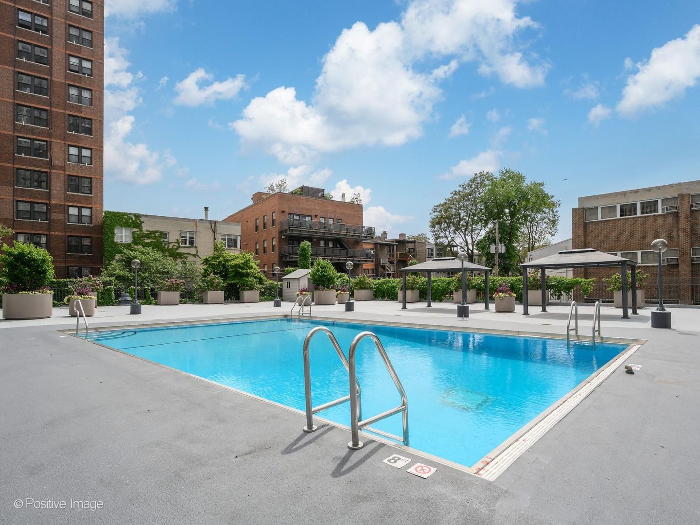 525 West Hawthorne Place Chicago IL 60657