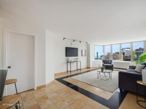 525 West Hawthorne Place Chicago IL 60657