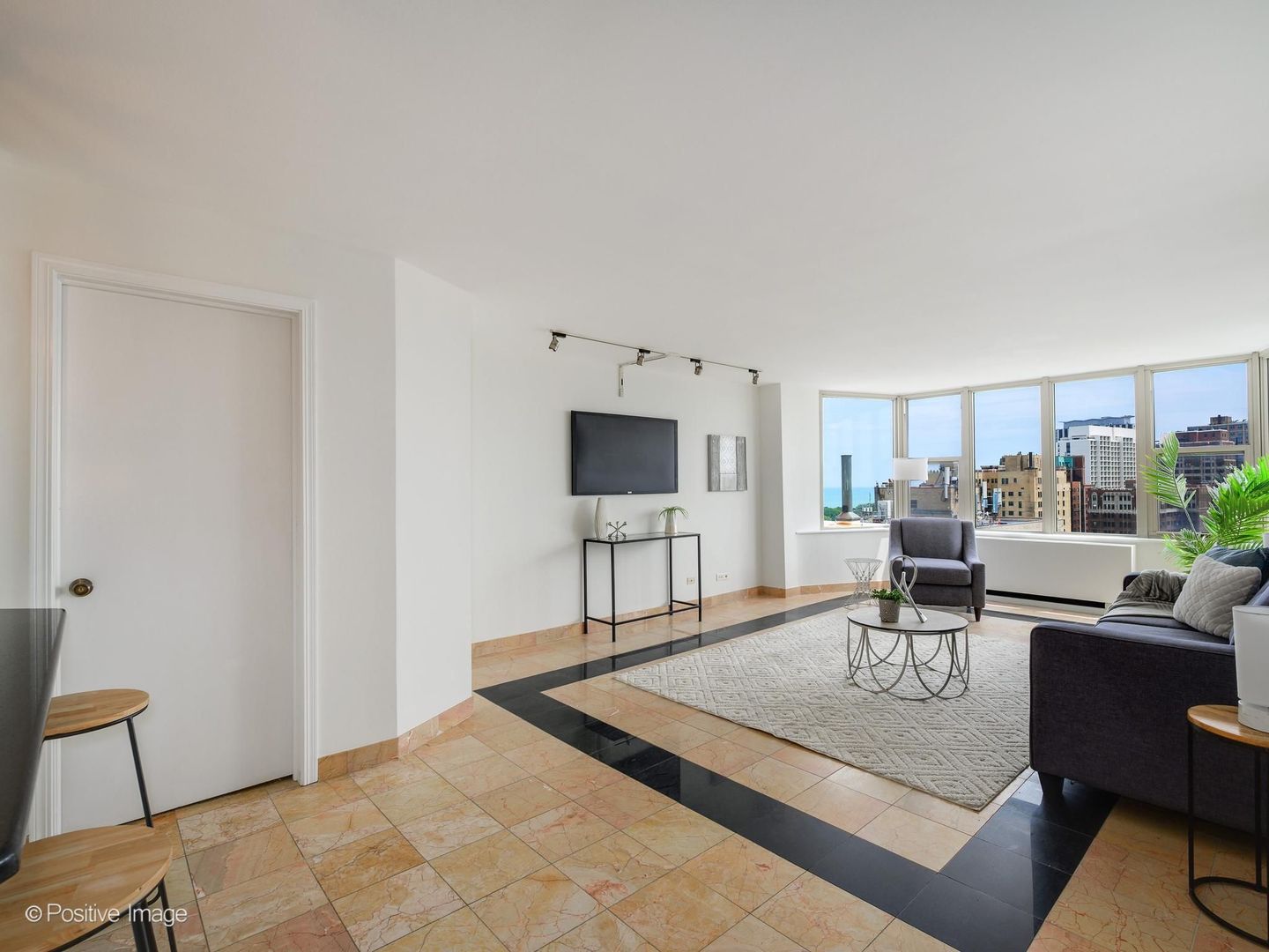 525 West Hawthorne Place Chicago IL 60657
