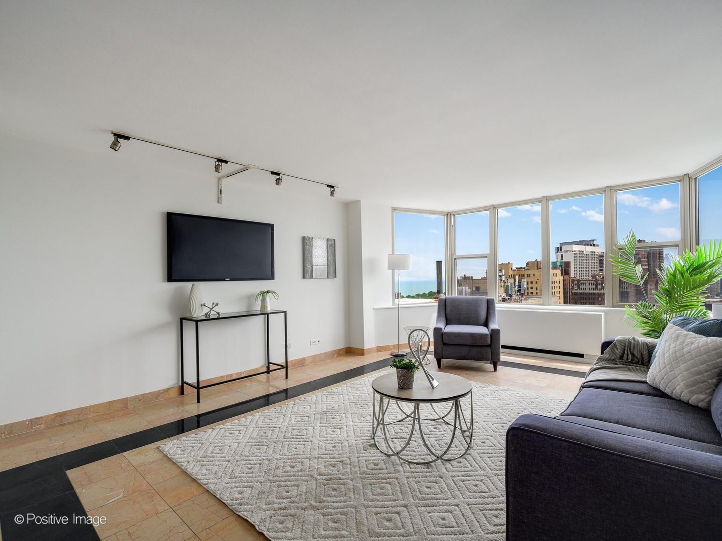 525 West Hawthorne Place Chicago IL 60657
