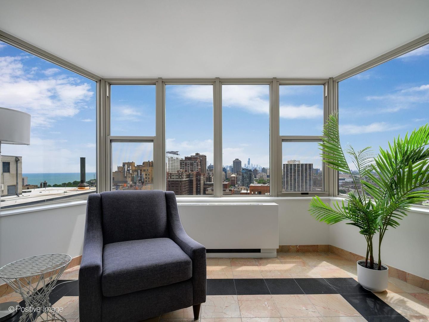 525 West Hawthorne Place Chicago IL 60657