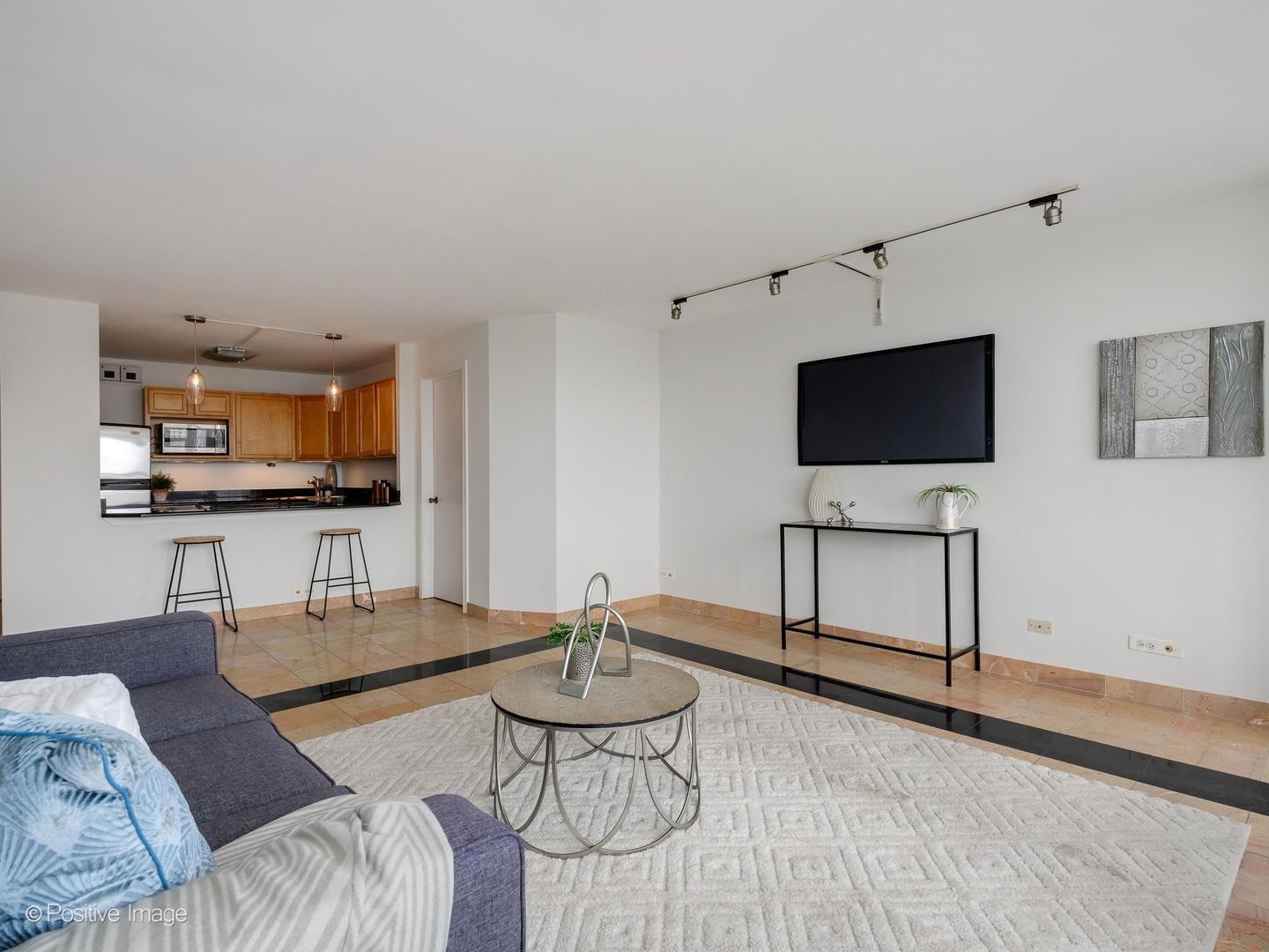 525 West Hawthorne Place Chicago IL 60657