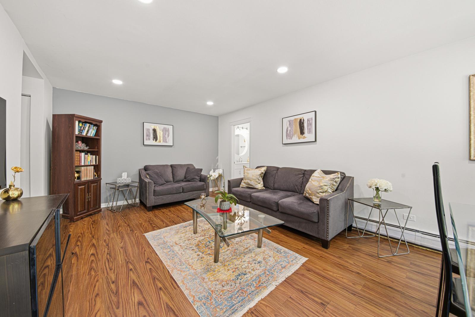 1813 Hemlock Place Schaumburg IL 60173