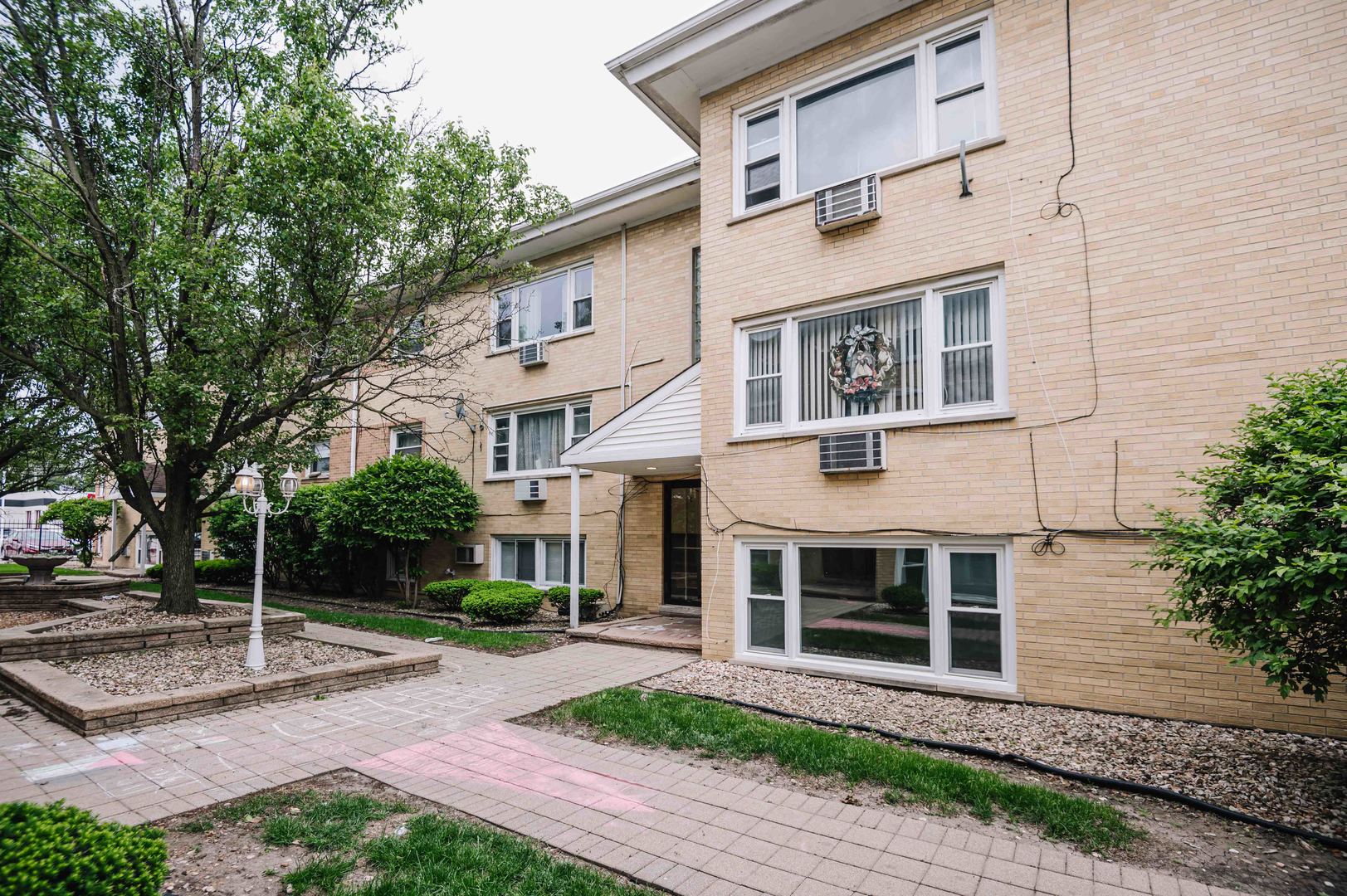 6634 West 95th Street Oak Lawn IL 60453