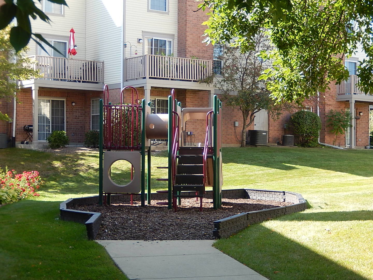 1744 Eastwood Court Schaumburg IL 60195