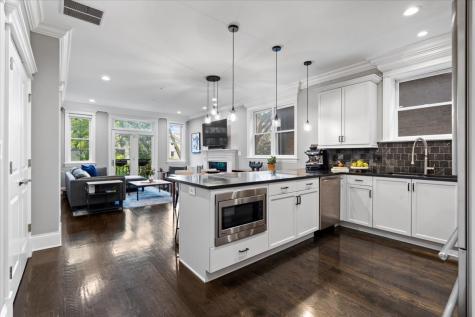 823 West Wolfram Street Chicago IL 60657