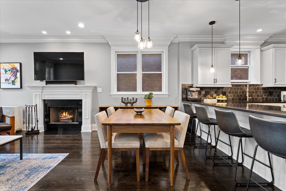 823 West Wolfram Street Chicago IL 60657