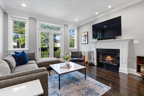823 West Wolfram Street Chicago IL 60657