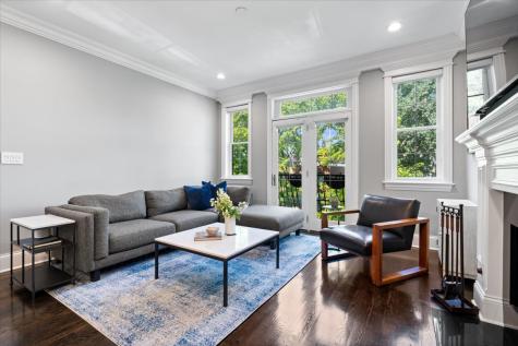 823 West Wolfram Street Chicago IL 60657