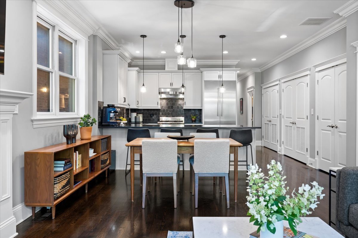823 West Wolfram Street Chicago IL 60657