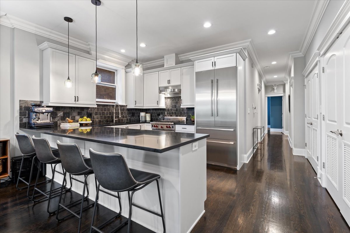 823 West Wolfram Street Chicago IL 60657