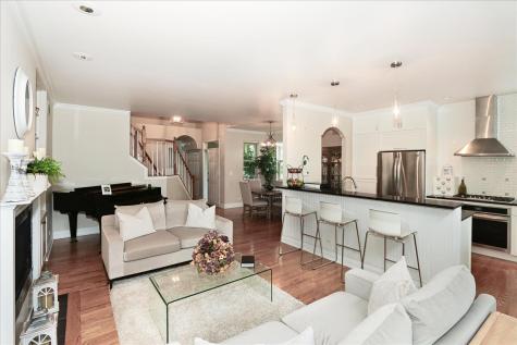 768 West Street Johns Place Addison IL 60101