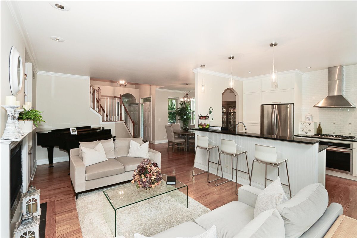 768 West Street Johns Place Addison IL 60101