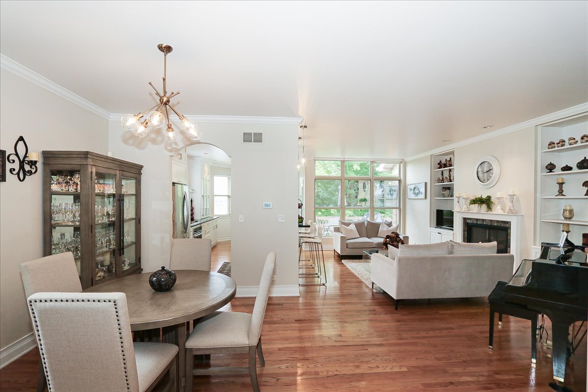 768 West Street Johns Place Addison IL 60101