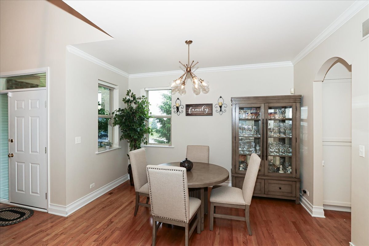 768 West Street Johns Place Addison IL 60101