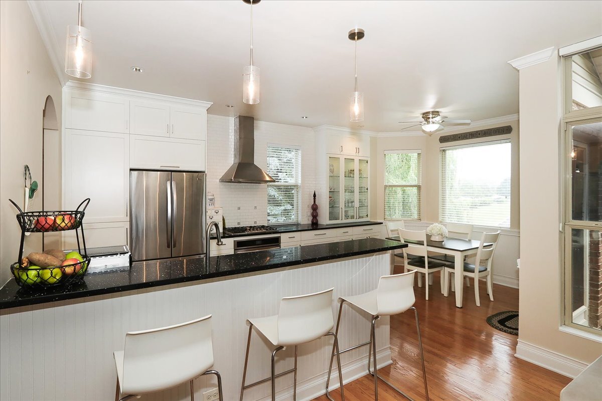 768 West Street Johns Place Addison IL 60101