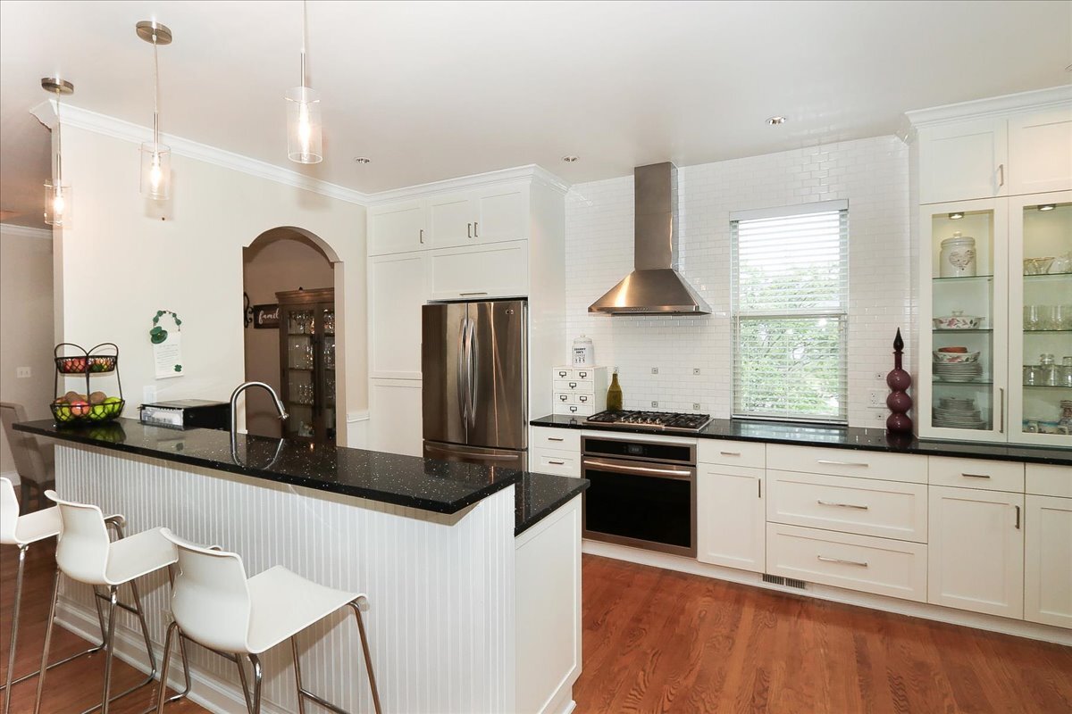 768 West Street Johns Place Addison IL 60101