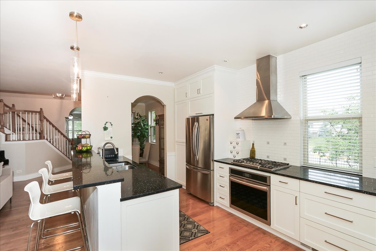 768 West Street Johns Place Addison IL 60101