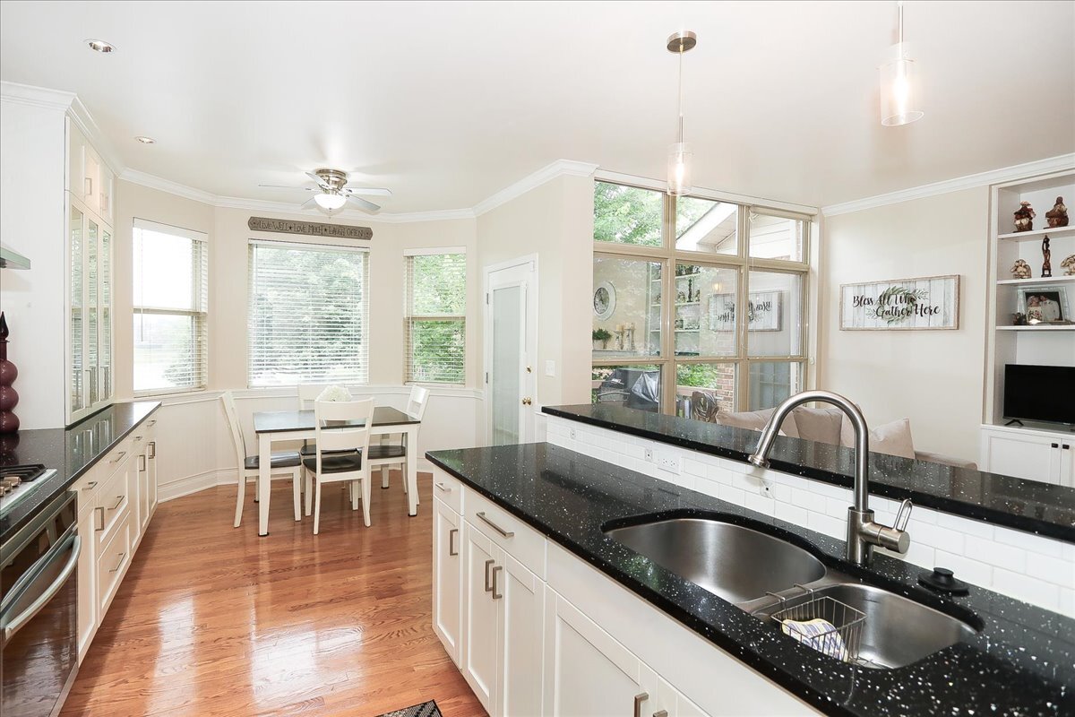 768 West Street Johns Place Addison IL 60101
