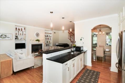 768 West Street Johns Place Addison IL 60101