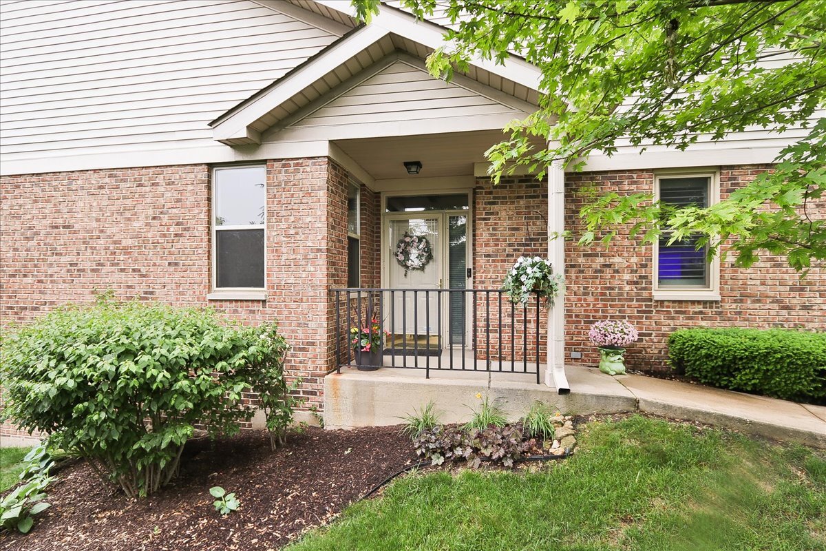 768 West Street Johns Place Addison IL 60101