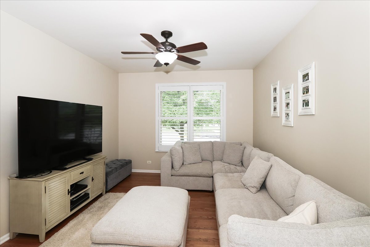 768 West Street Johns Place Addison IL 60101