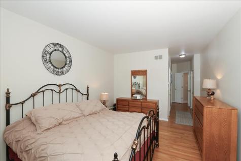 768 West Street Johns Place Addison IL 60101