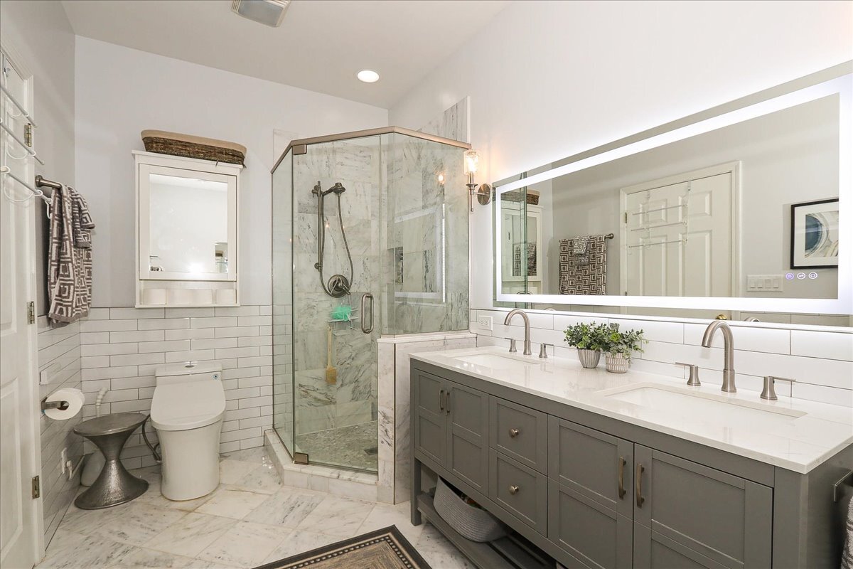 768 West Street Johns Place Addison IL 60101