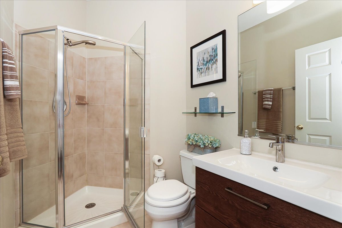 768 West Street Johns Place Addison IL 60101