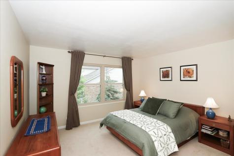 768 West Street Johns Place Addison IL 60101