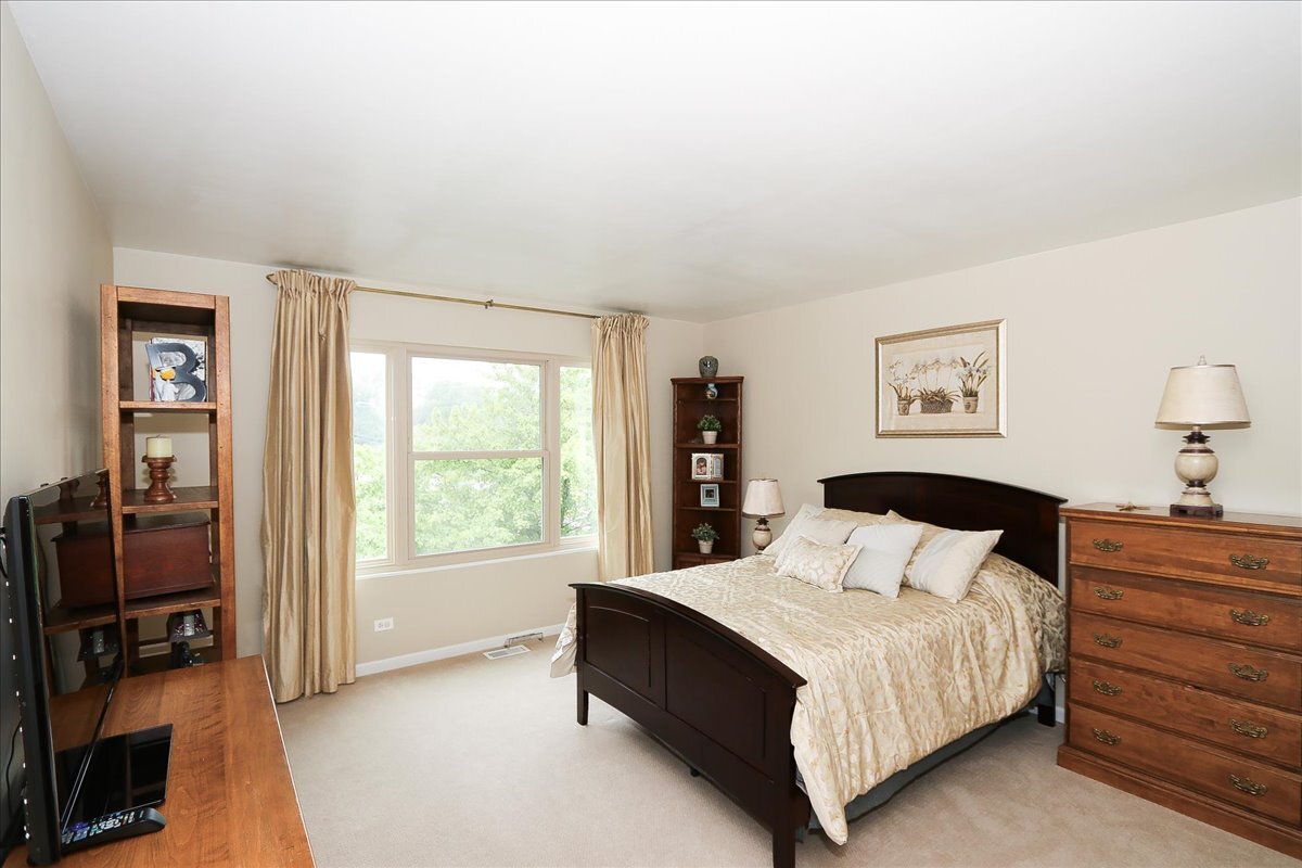 768 West Street Johns Place Addison IL 60101