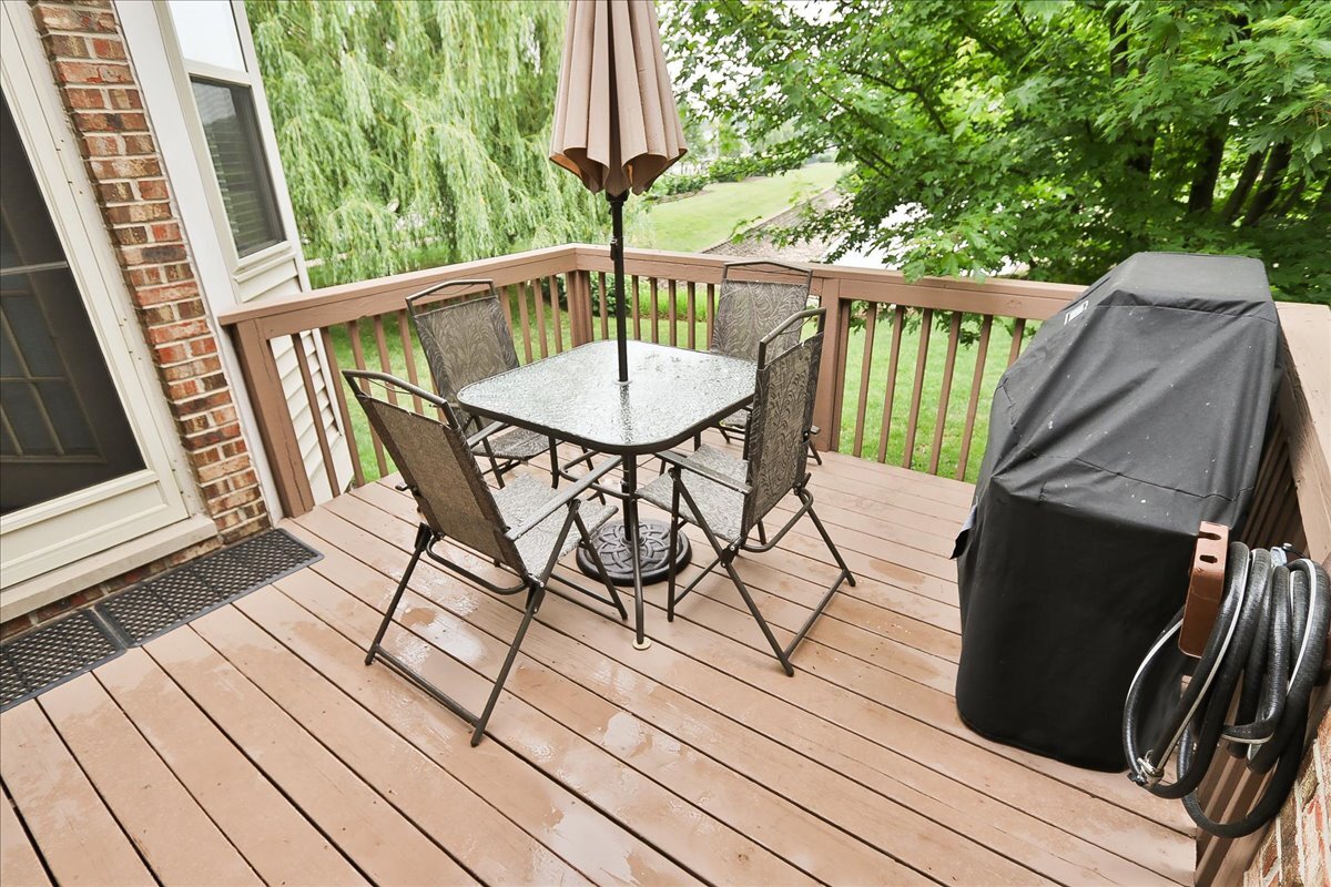 768 West Street Johns Place Addison IL 60101