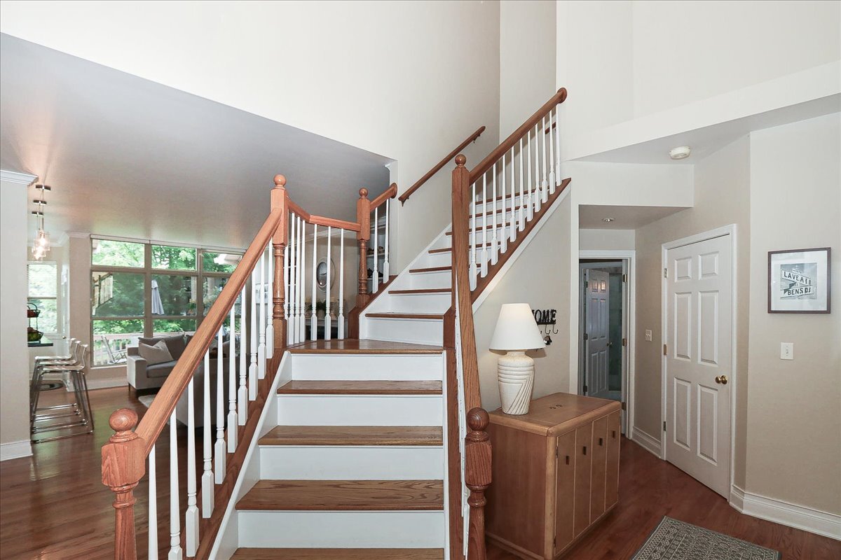 768 West Street Johns Place Addison IL 60101